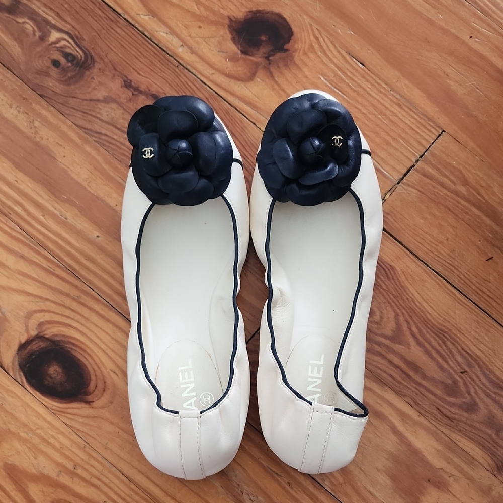 Chanel Camellia Stretch Spirit Flats Ivory and Navy Blue with Bow Design 9.5